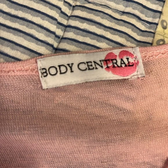 Body Central pink faux pearl embellished V-neck tunic size medium - Picture 8 of 9